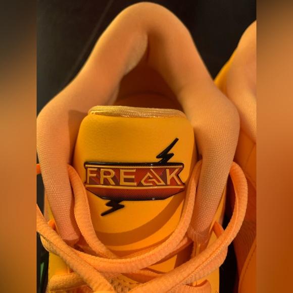 Giannas FREAK Orange. Brand new, never worn! - Picture 2 of 9